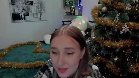 Snapshot of linatruly chatting on 12.20.24 Lina online show from 12.20.24