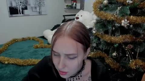 Snapshot of linatruly chatting on 12.21.24 Lina online show from 12.21.24