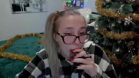 Snapshot of linatruly chatting on 12.23.24 Lina online show from 12.23.24