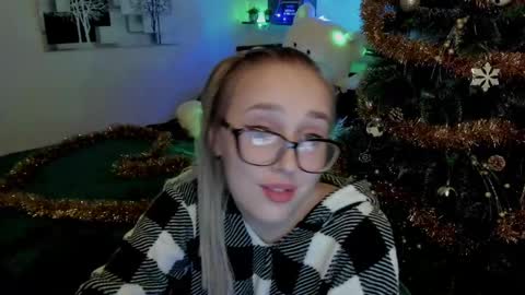 Snapshot of linatruly chatting on 12.23.24 Lina online show from 12.23.24