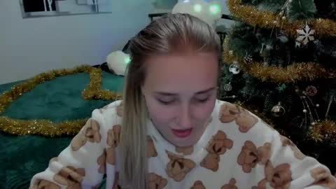 Snapshot of linatruly chatting on 12.26.24 Lina online show from 12.26.24