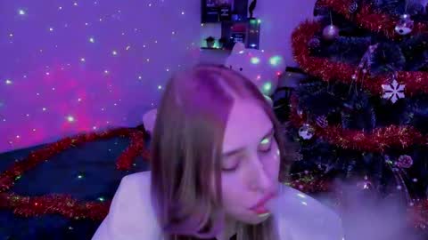 Snapshot of linatruly chatting on 12.29.24 Lina online show from 12.29.24