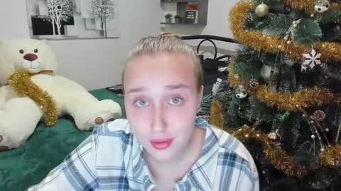 Snapshot of linatruly chatting on 01.14.25 Lina online show from 01.14.25