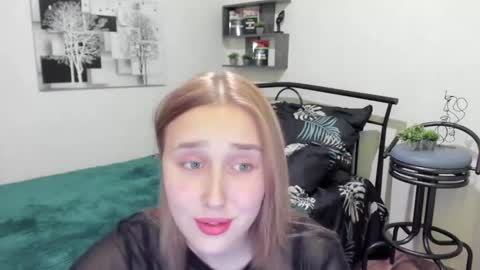 Snapshot of linatruly chatting on 01.17.25 Lina online show from 01.17.25