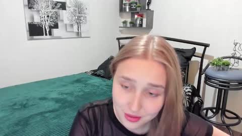 Snapshot of linatruly chatting on 01.18.25 Lina online show from 01.18.25