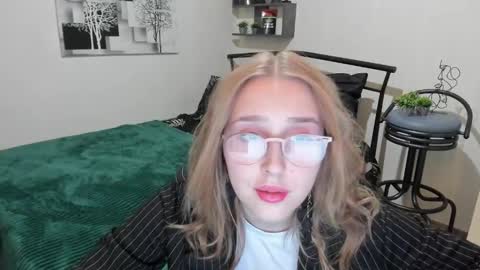 Snapshot of linatruly chatting on 01.24.25 Lina online show from 01.24.25