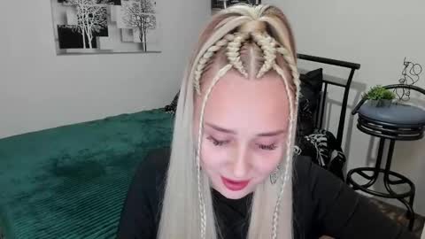 Snapshot of linatruly chatting on 02.15.25 Lina online show from 02.15.25