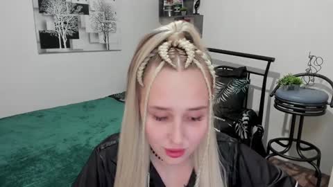 Snapshot of linatruly chatting on 02.26.25 Lina online show from 02.26.25