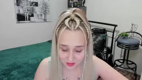 Snapshot of linatruly chatting on 02.26.25 Lina online show from 02.26.25