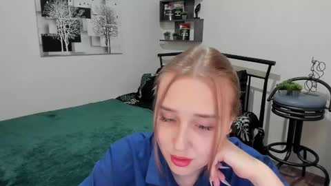 Snapshot of linatruly chatting on 03.04.25 Lina online show from 03.04.25