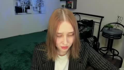 Snapshot of linatruly chatting on 03.05.25 Lina online show from 03.05.25