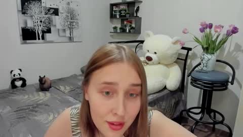 Snapshot of linatruly chatting on 03.10.25 Lina online show from 03.10.25