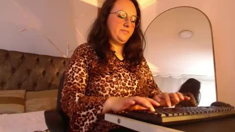 Snapshot of linceadictiva chatting on 05.26.26 LINCE online show from 05.26.26