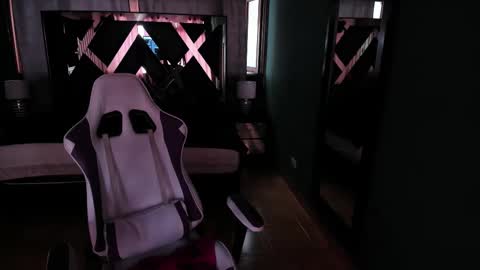  Linda  online show from 02.17.25