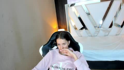 Snapshot of linda4petite chatting on 04.26.26 Linda online show from 04.26.26