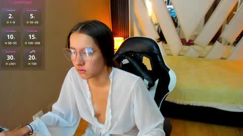 Snapshot of linda4petite chatting on 06.01.26 Linda online show from 06.01.26
