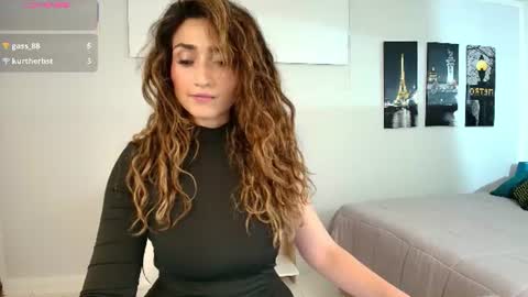 Snapshot of linda_morgan1 chatting on 06.26.26 Maria Paula online show from 06.26.26