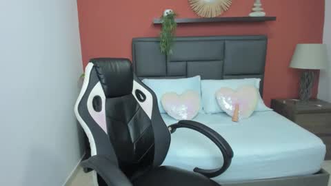 L I N D A online show from 12.19.24