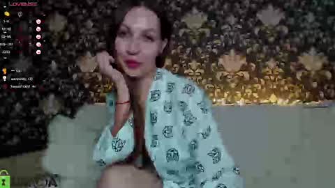 Snapshot of linda_swan chatting on 03.05.25 Linda online show from 03.05.25