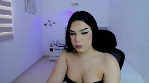 Snapshot of linda_zaam8386 chatting on 09.17.25   online show from 09.17.25