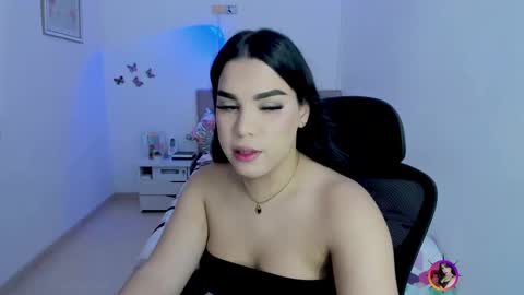 Snapshot of linda_zaam8386 chatting on 10.27.25   online show from 10.27.25