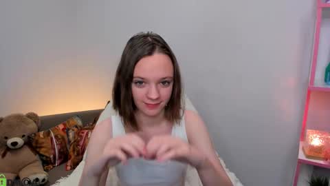 Snapshot of lindaa_bell chatting on 12.17.25 My real name is Olivia online show from 12.17.25