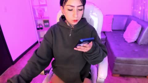 Snapshot of lindaa_miller chatting on 01.27.25 linda miller online show from 01.27.25