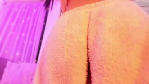 Snapshot of lindaa_miller chatting on 02.22.25 linda miller online show from 02.22.25