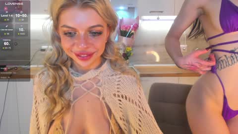 Snapshot of lindacrystalofc chatting on 12.24.24 happy new year online show from 12.24.24