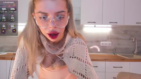 Snapshot of lindacrystalofc chatting on 01.27.25 happy new year online show from 01.27.25