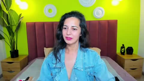 Snapshot of lindainsatiable chatting on 05.04.26 Linda online show from 05.04.26