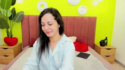 Snapshot of lindainsatiable chatting on 05.17.26 Linda online show from 05.17.26