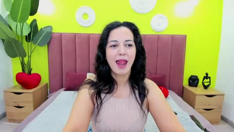 Snapshot of lindainsatiable chatting on 05.18.26 Linda online show from 05.18.26