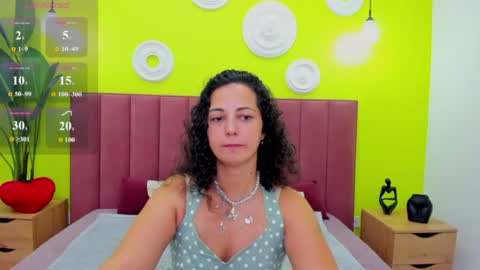 Snapshot of lindainsatiable chatting on 06.11.26 Linda online show from 06.11.26