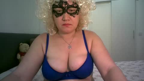 Snapshot of lindaxsmile chatting on 02.21.25 LindaXSmile online show from 02.21.25