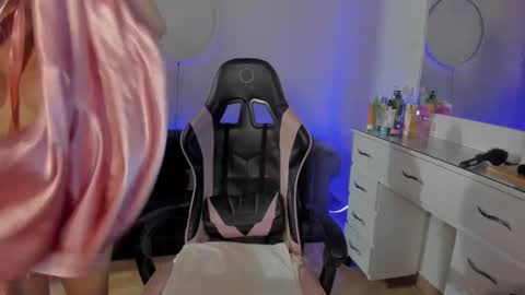 Lindsay    online show from 02.02.25