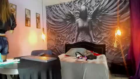 lindsey_2023 online show from 04.19.26