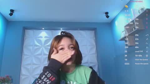 Snapshot of lindseybonnet chatting on 10.02.25 Lindsey online show from 10.02.25