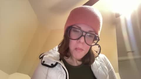 Snapshot of linusloves chatting on 11.30.25 linusloves online show from 11.30.25