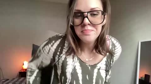 Snapshot of linusloves chatting on 02.09.26 linusloves online show from 02.09.26