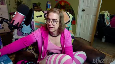 Snapshot of linzy19 chatting on 03.03.25 Linzy19 online show from 03.03.25