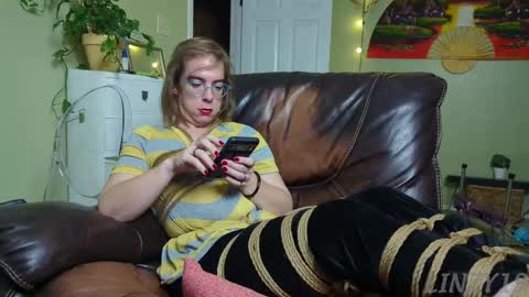 Snapshot of linzy19 chatting on 09.14.25 Linzy19 online show from 09.14.25