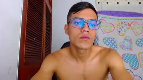 Snapshot of lion_grr chatting on 12.20.25 lion_grr online show from 12.20.25