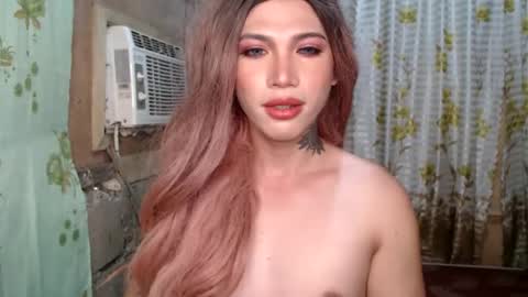 Snapshot of lipshero chatting on 09.22.25 lipshero online show from 09.22.25