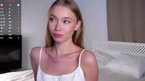 Snapshot of lipswithsweetonthem chatting on 03.12.25 Lina online show from 03.12.25