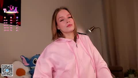 Snapshot of lipswithsweetonthem chatting on 10.03.25 Lina online show from 10.03.25