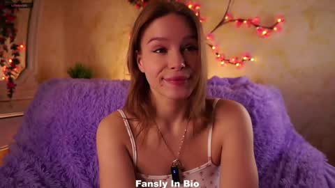 Snapshot of lipswithsweetonthem chatting on 12.01.25 Lina online show from 12.01.25