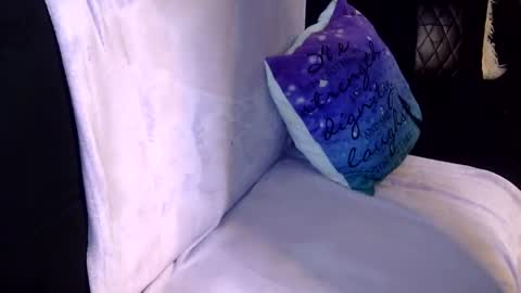 Snapshot of liratransxo chatting on 09.28.25 Transexual Elixir online show from 09.28.25