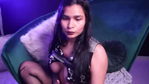 Snapshot of lireesa chatting on 10.10.25 Lire online show from 10.10.25