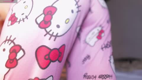 Snapshot of liria_velvet chatting on 10.31.25 Liria OF online show from 10.31.25